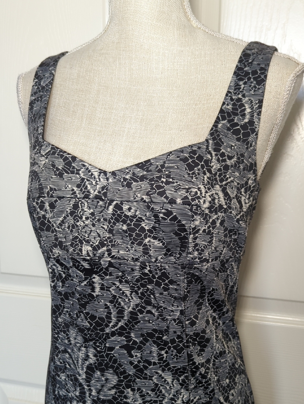 Trina Turk Printed Lace Black & White Sweetheart Lineline Sheath Dress - Picture 4 of 8